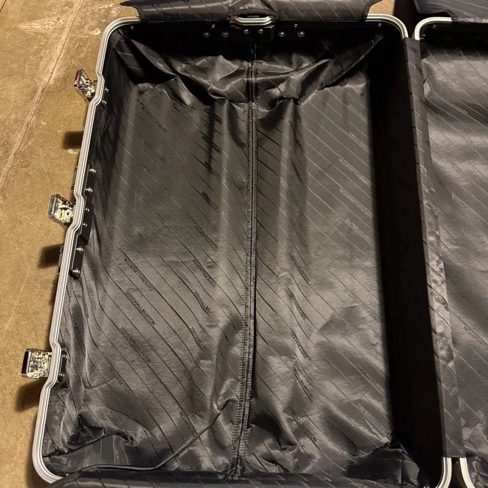 "Maleta de equipaje grande con ruedas de aluminio Zero Haliburton 31"" X 20"" X 10""" Foto 4 de 4