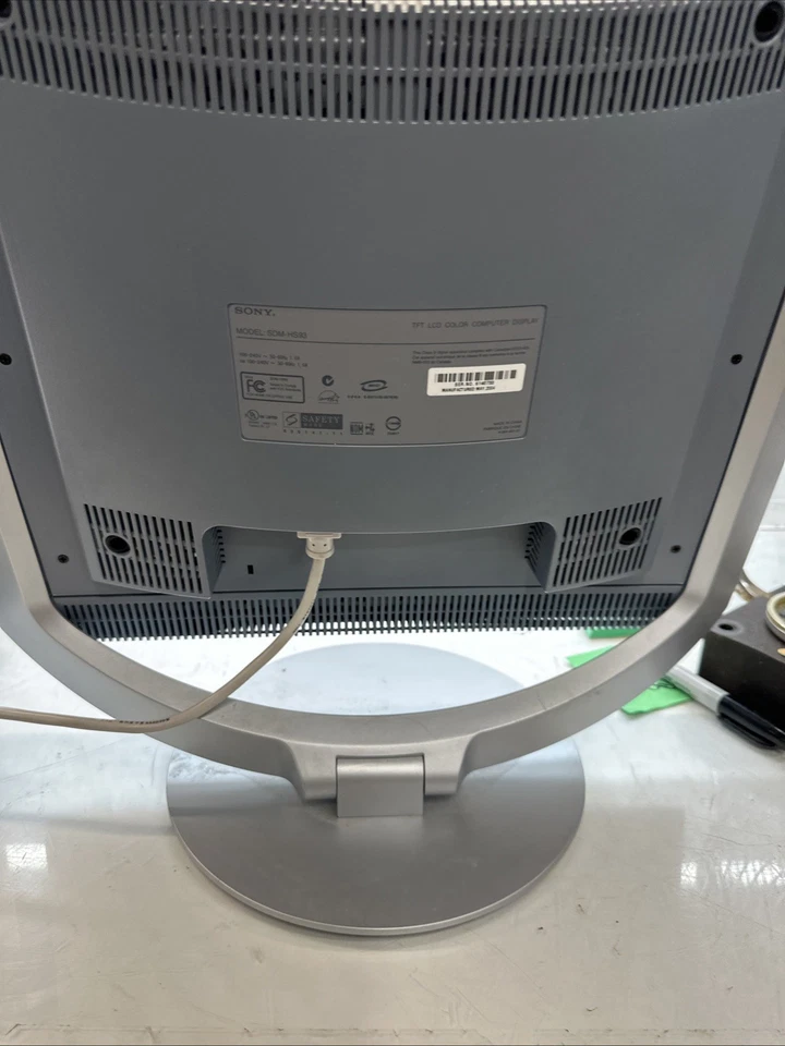 Sony SDM-HS93 LCD Monitor Color Computer Display White - Image 3 of 4