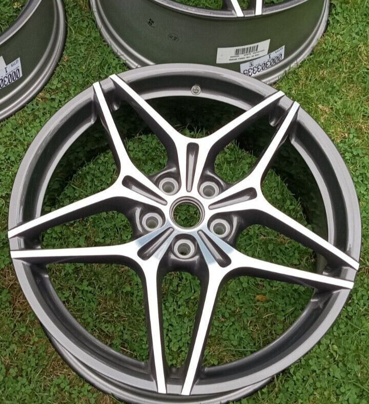 Ferrari California T Wheels_Set of 4_303333_303335_8x20 Front 10x20 Rear_GENUINE
