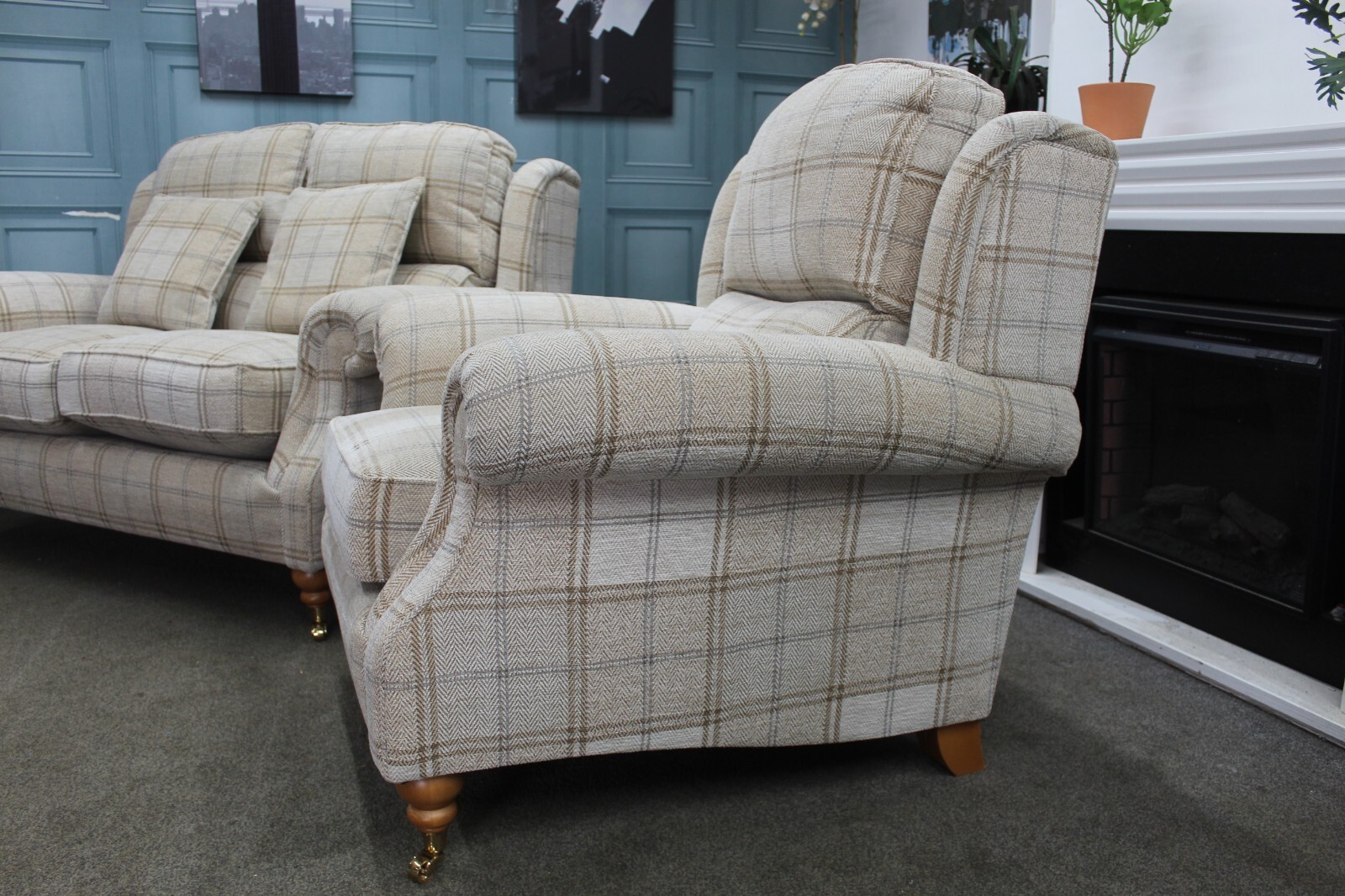 PARKER KNOLL OAKHAM 2 SEATER SOFA & 2 CHAIRS IN HARRIS CHECK CARAMEL