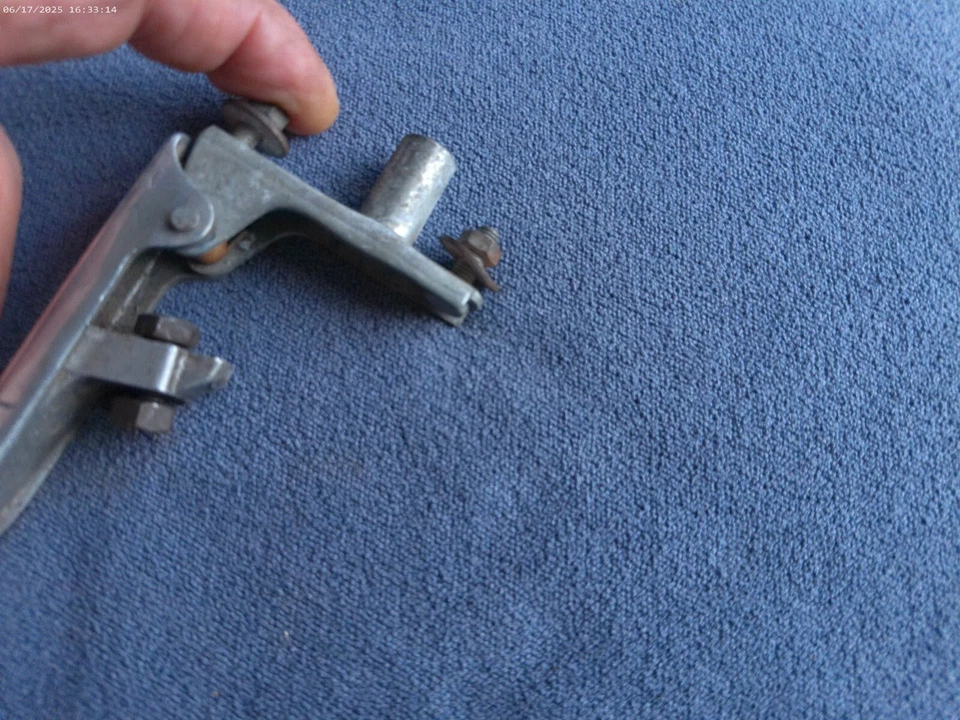 ALFA ROMEO Giulietta Giulia GTV Spider Usado S.A.F.E.  Marca PALANCA LIBERADORA CAPOTA Foto 4 de 4