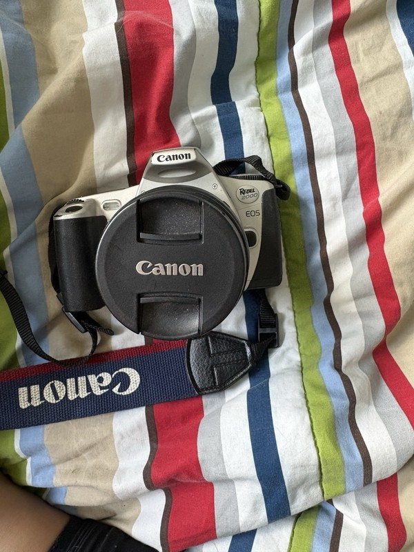 Canon EOS Rebel 2000 Silver 35mm Film SLR Camera with Canon Zoom Lens