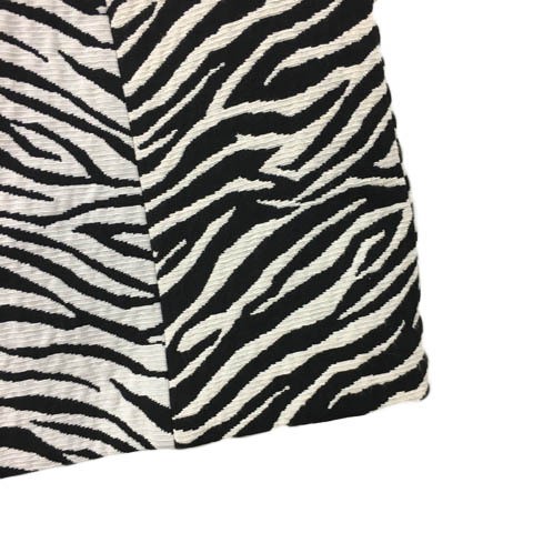 ZARA BASIC Trapezoid Mini Skirt All-Pattern White… - image 3