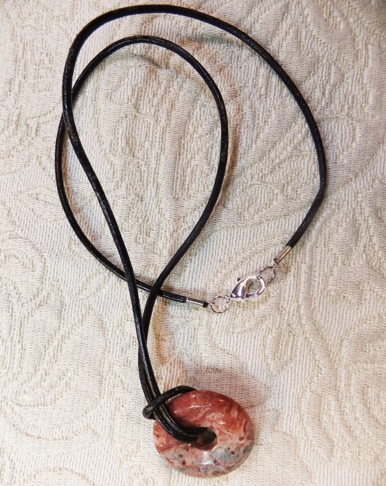 Collar Rojo Gris Jaspe Mediano 1 1/8 pulgadas Piedra Donut en Cuero Cordón NUEVO #103 Foto 3 de 4