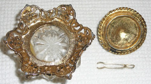 Saccharin bowl with tongs circa 1950s. Ornate metal and glass design. - Picture 3 of 4