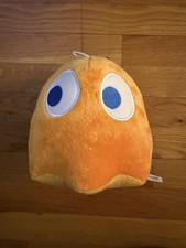 Toy manufacturer NAMCO has released a Pac / Man orange ghost Clyde plush toy