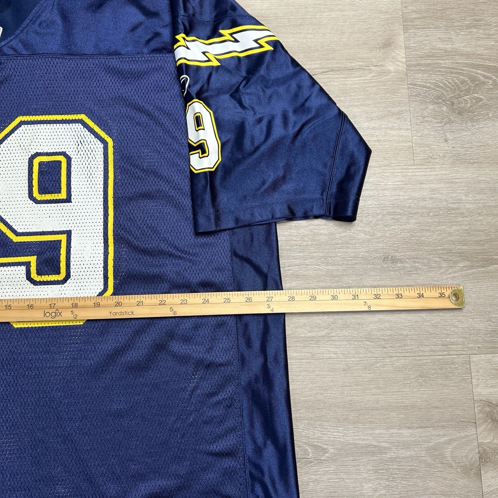 Rihanna’s Vintage San Diego Chargers Jersey – Iconic Street Style thumbnail 3