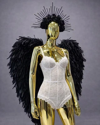 Black Shaggy Angel Wings - Dramatic Feather Costume Wings for Stage Photoshoots - Photo 1/4