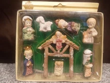 Vintage Christmas House 8 Piece Mini Nativity Set ~ Greenbrier Christmas 873687