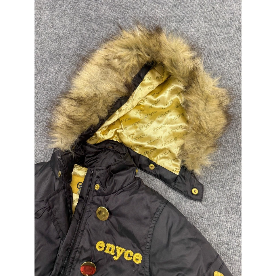 Chaqueta de bombardero con capucha negra vintage de piel sintética adornada con lentejuelas doradas Enyce para niños Foto 3 de 4