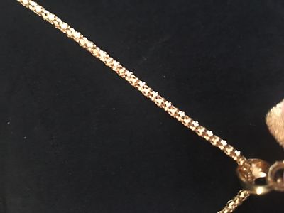 Collier Betsey Johnson – Pendentif Chat Rose Guitare Strass Et émail – Neuf Sans Emballage