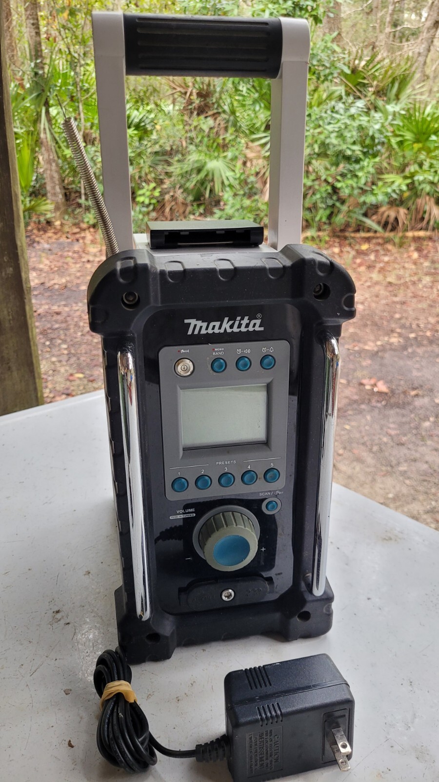 MAKITA JOBSITE RADIO MOD# BMR100 CLOCK AM/FM TESTED READ  DESCRIPTION