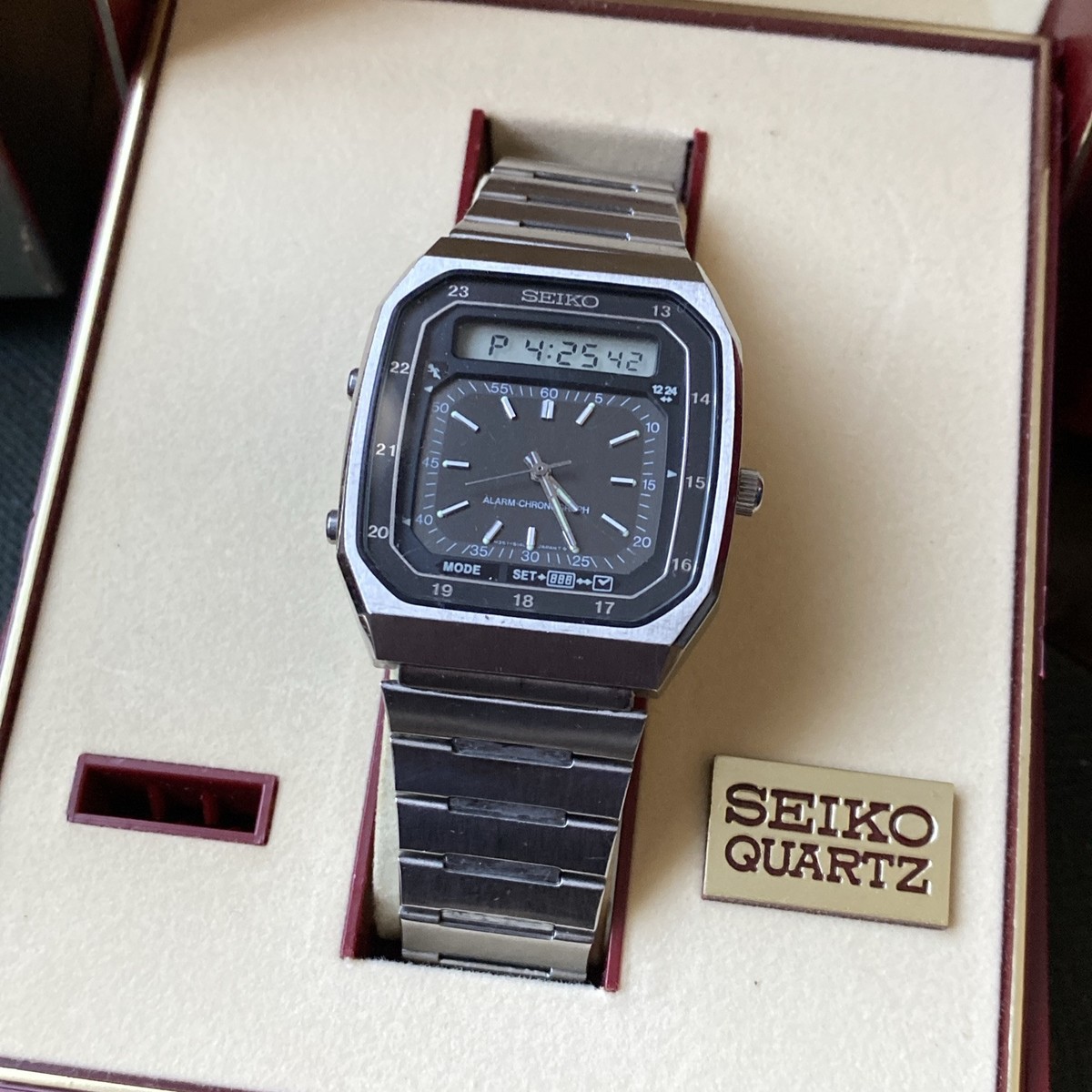 Very Rare Vintage Seiko H357-5070 LCD Digital Watch - 1980's Very Rare Vintage Seiko H357-5070 LCD Digital Watch - 1980's