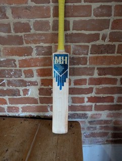 M & H Cricket Bat. Genuine. Size 6. 2lbs 4oz.