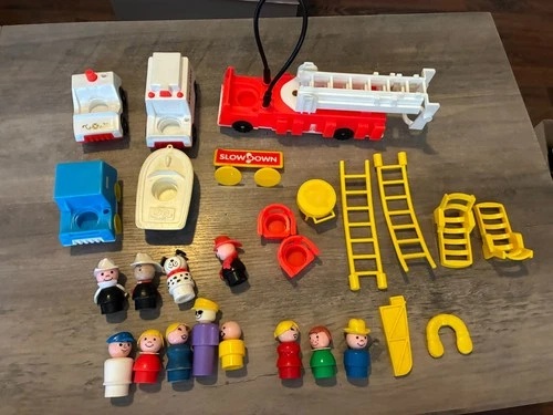 Vintage Fisher Price Little People FIRE TRUCK LADDER ENGINE w/ Fireman Dog  Lot