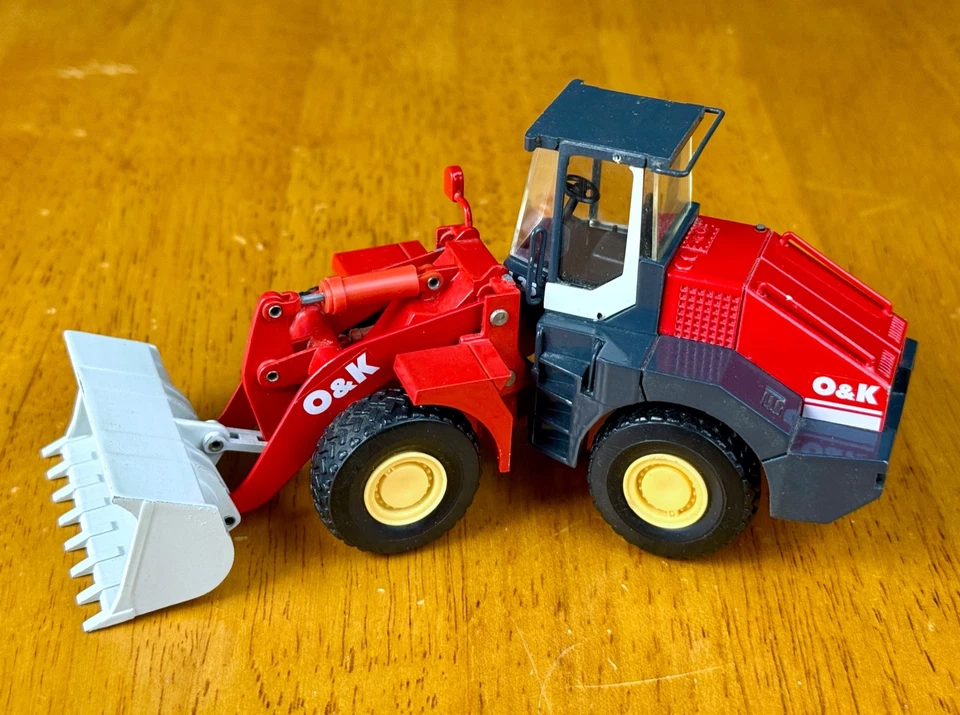VINTAGE O&K L35 Wheel Loader By SIKU Die-cast 1:50 Scale Model Red/Gray Tractor - Image 4 of 4