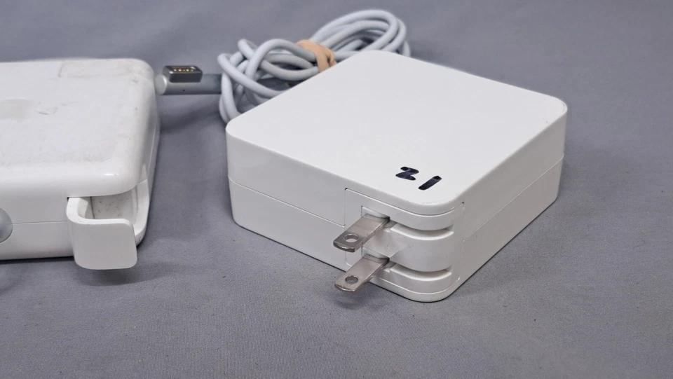 3 chargers + 1 mouse + extention USB Apple - Image 4 of 4