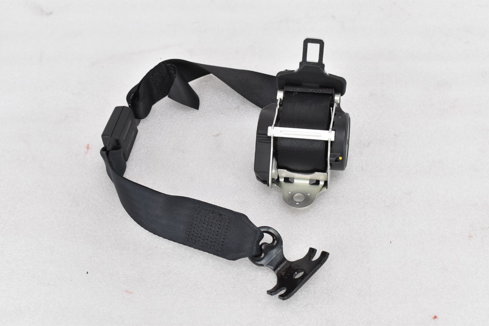 🚀 14-17 Maserati Ghibli Rear Center Seatbelt Seat Belt Retractor Assembly Black