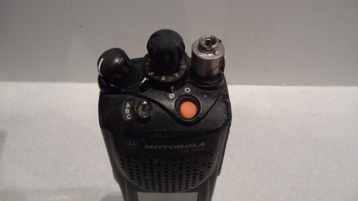 Motorola XTS 3000 800 MHz H09UCH9PW7BN w/Keypad FM Two Way Radio