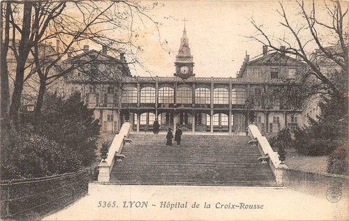 File:Lyon 1er - Boulevard de la Croix-Rousse - Collège La Tourette - Vue sur la