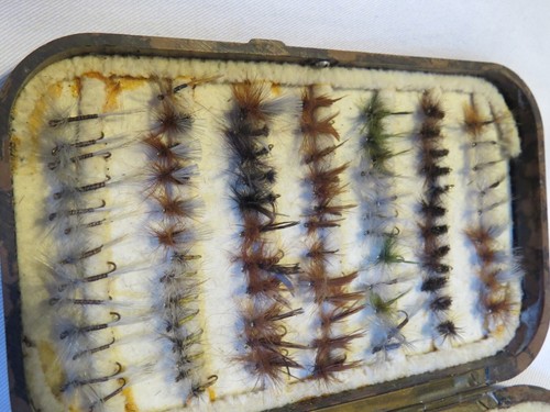 HARDY NERODA TROUT FLY FISHING BOX WITH 150 DRY/WET FLIES - Picture 3 of 10
