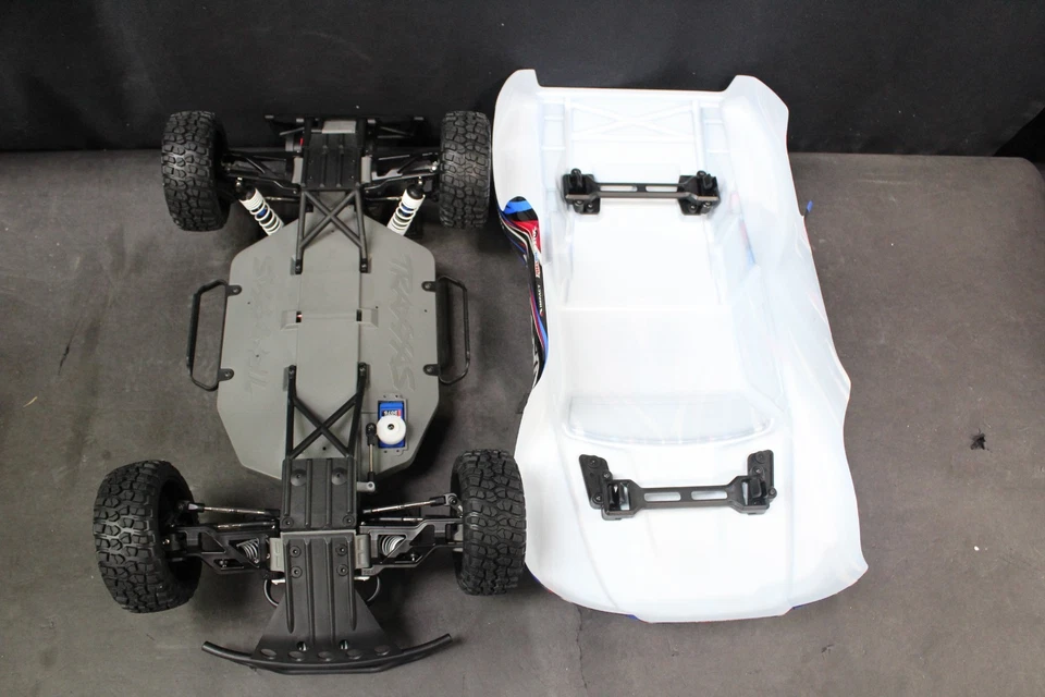 TRAXXAS 58334-4 SLASH 2WD BRUSHLESS SCT  261 - Image 4 of 4