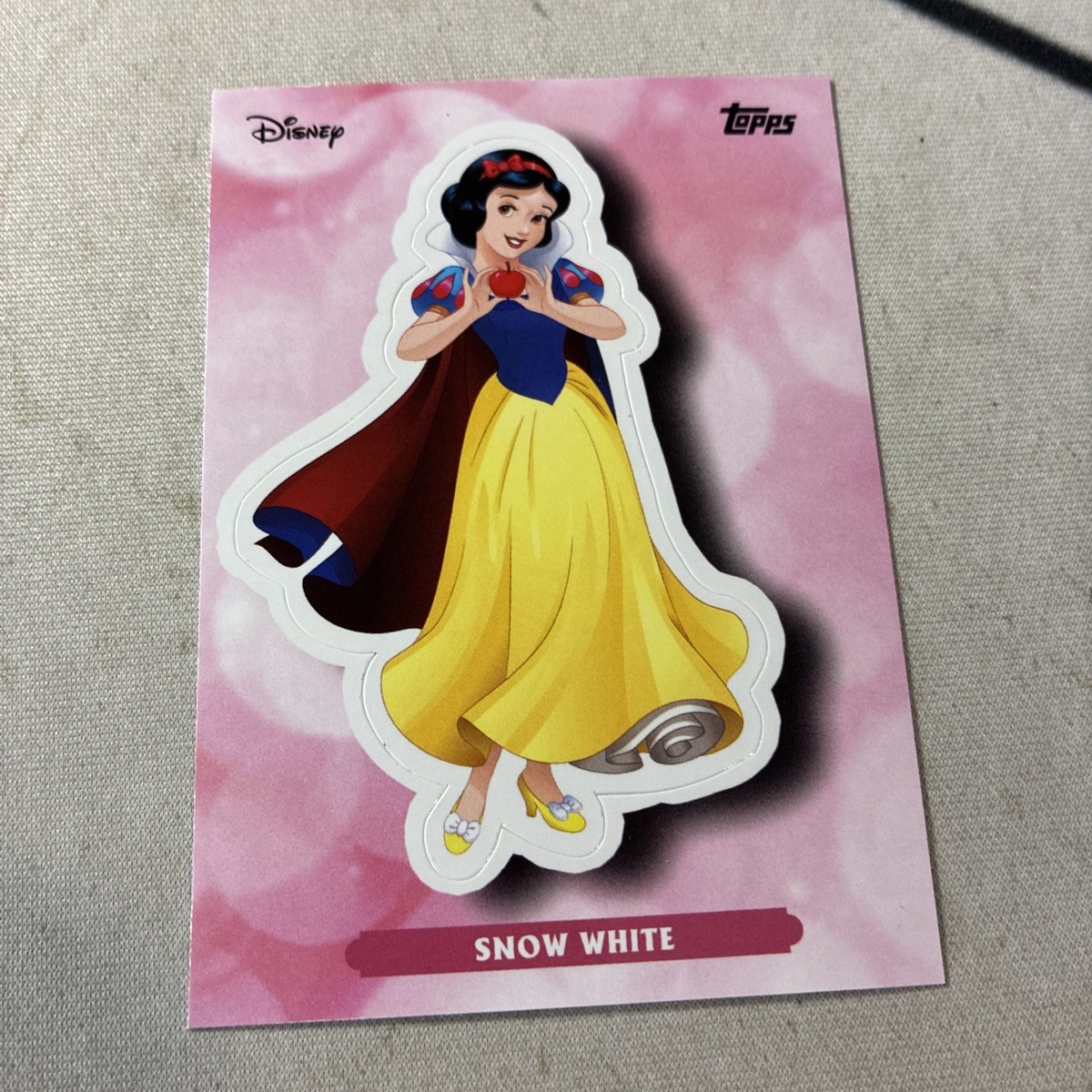 2025 Topps ディズニースノーホワイト 白雪姫　103/125 Snow White 2025 Topps Disney Wonder Enchanted Sticker Card #ES-1