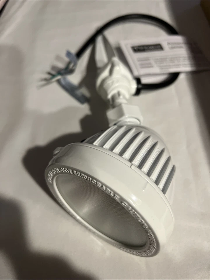 Progress Lighting P6346-28-30K Outdoor LED Floodlight White Metal light flood - Image 2 of 4