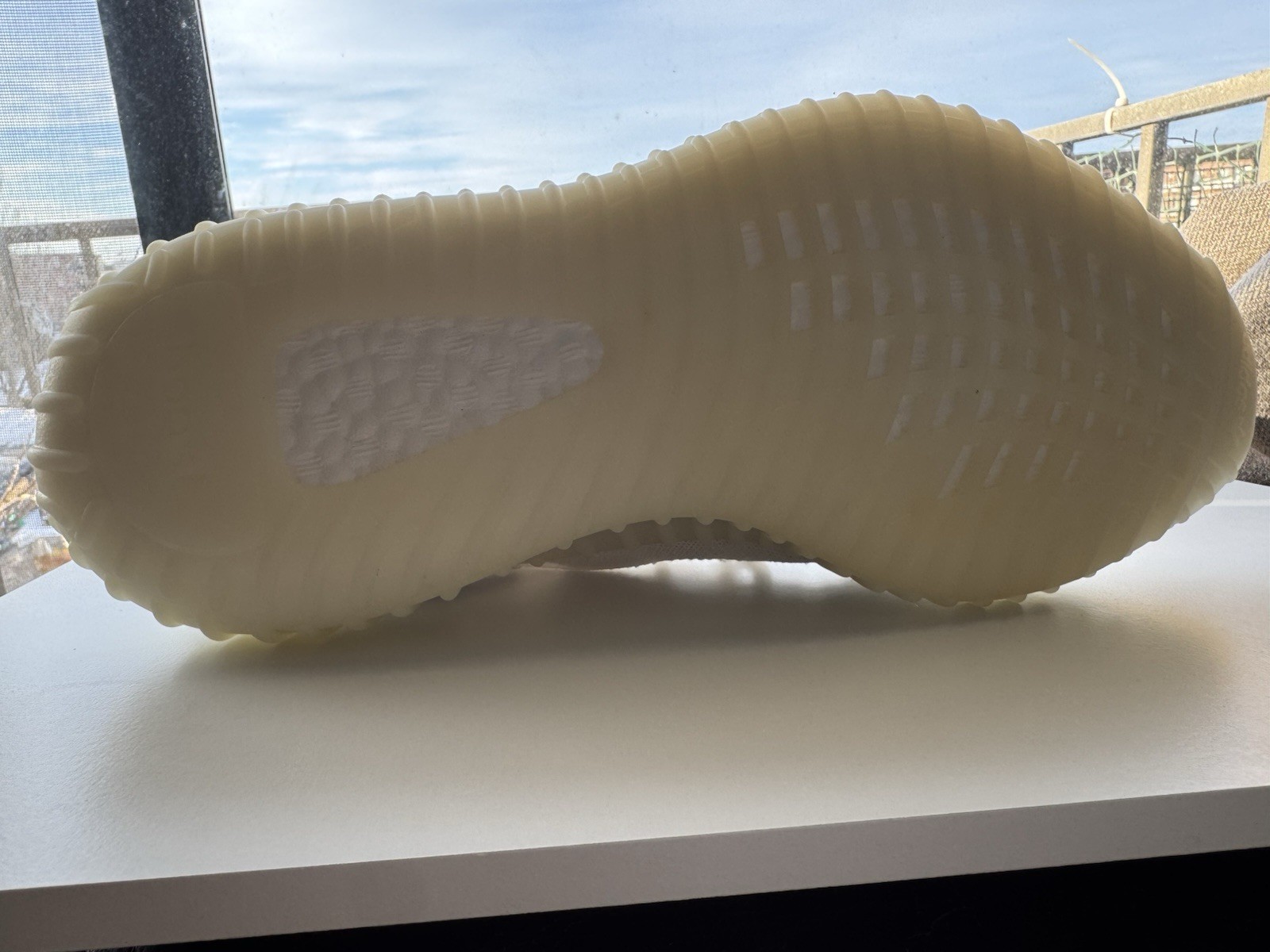 adidas Yeezy Boost 350 V2 White Primeknit Lace Up Low Top Men's Rubber Sneaker thumbnail 2