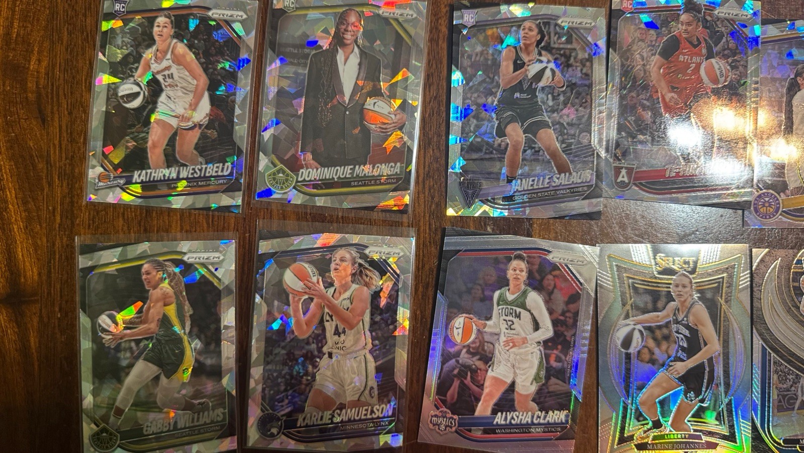 2025 WNBA Prizm Refractors Color, Auto Lot Of 52 Card Caitlin Clark -NO BASE view 5