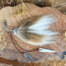 Whitetail deer taxidermy Tail w deer tine - arrowhead & deer charm KeyChain gif