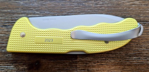 Victorinox 2023 Limited Edition Hunter Pro Alox Electric Yellow - Picture 2 of 6