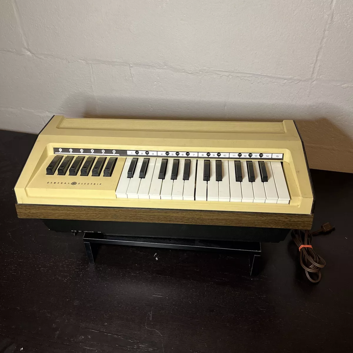 General Electric 1970s Chord Organ N5000A Tan Woodgrain Tested See Description