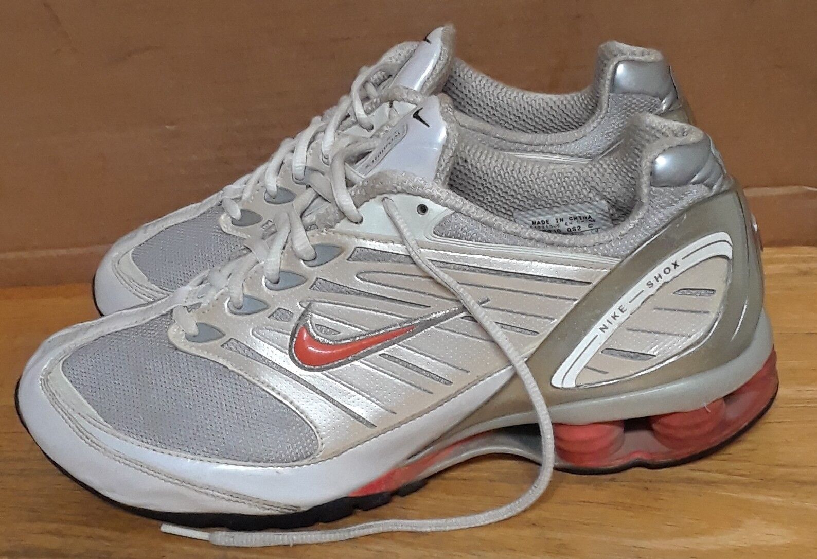 Старые кроссовки найк. Найк шокс 2005. Nike Shox 2004. Найк шокс ТЛ 2005. Кроссовки найк 2005.