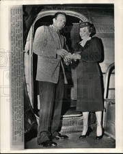 1953 Press Photo Baseball player Ralph Kiner, plane steward Barbara Honecker, CA