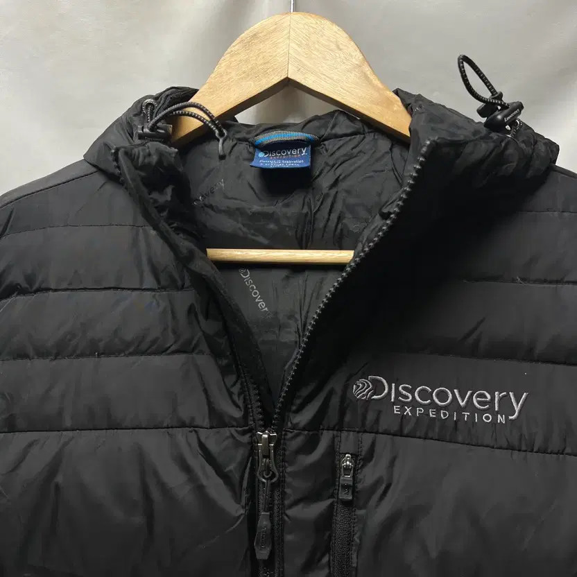 Discovery Black Down Lightweight Padded Jacket Si… - image 8