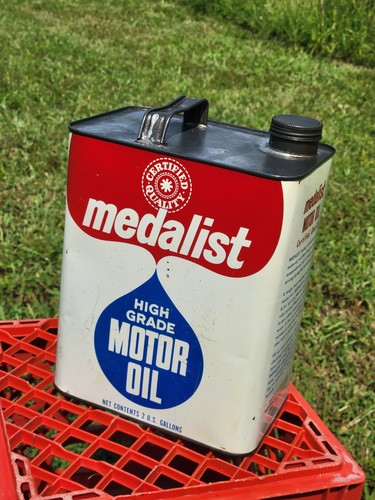 Vintage Medalist Automotive Associates 2 Gallon Motor Oil Can New York NY Garage - Picture 10 of 12