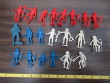 lot of miniatures/toy soldiers 20 Astronauts Marx others