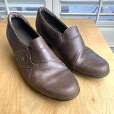Women's Clarks Bendables Brown leathe slip-on shoes size 8M Business Casual READ