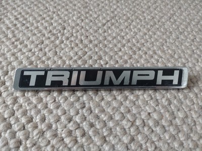VINTAGE TRIUMPH METALL KAROSSERIE MOTORHAUBE BOOT MASKOTTCHEN ABZEICHEN SCHRIFT