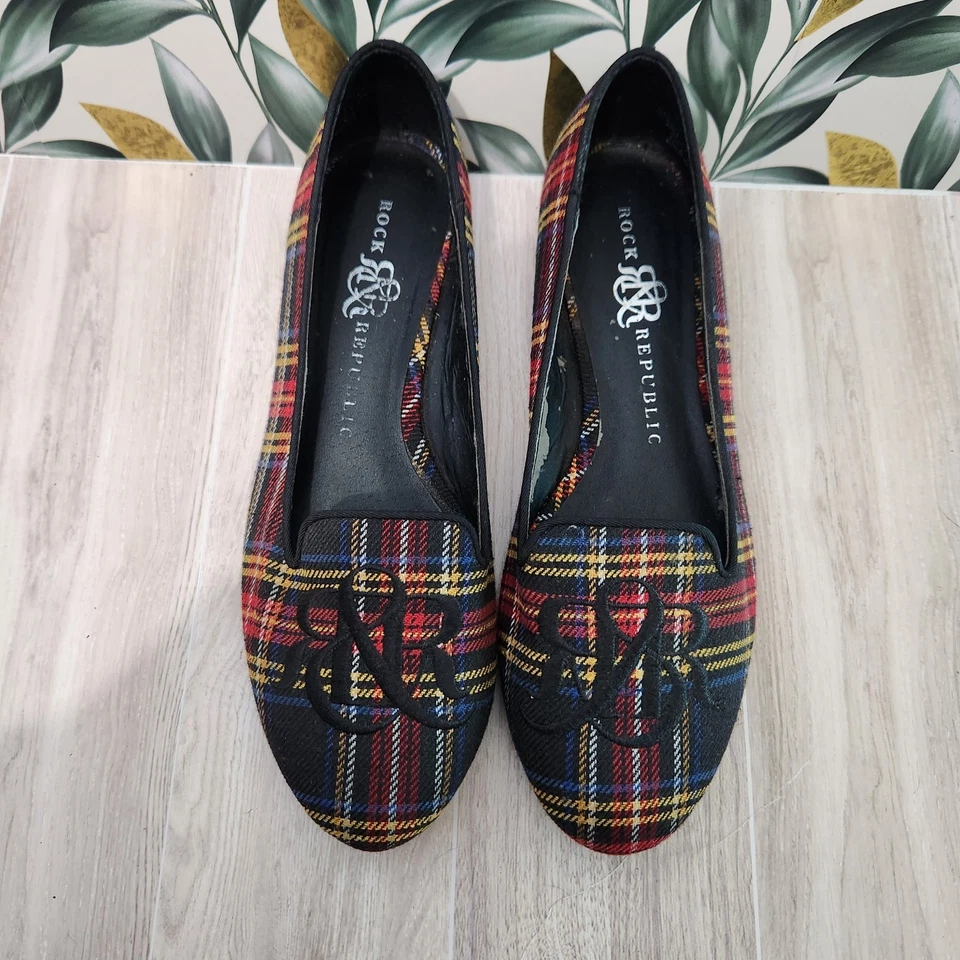 Mocasines planos a cuadros Rock & Republic con monograma para mujer talla 6,5 Y2K punk tartán Foto 2 de 4