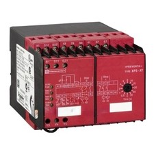 New In Box SCHNEIDER XPSAT5110 Safety Relay