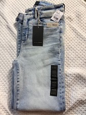 NWT Buckle Black Fit 75 Cropped Straight Jeans Women  s 26x26 Light Wash