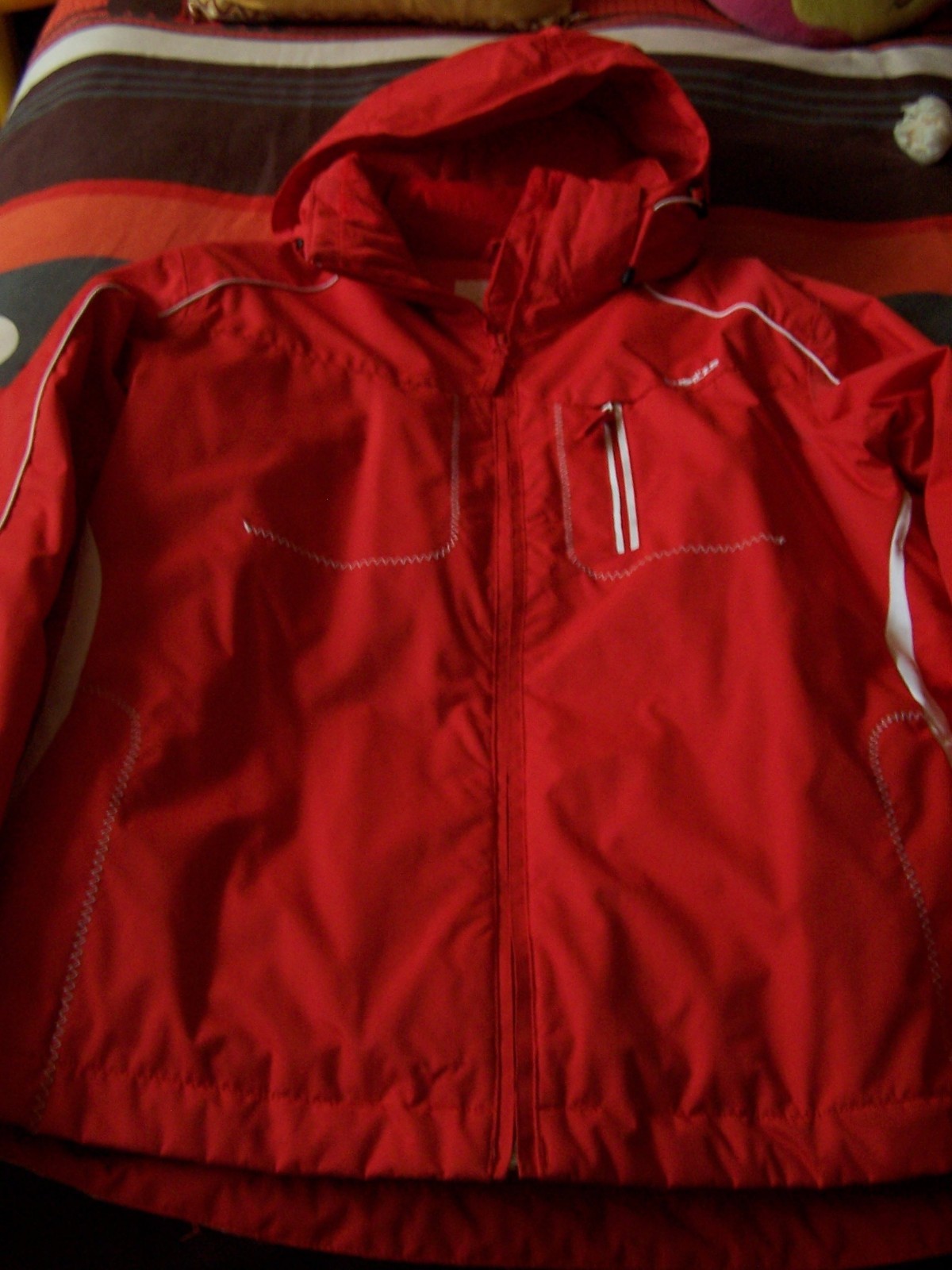 Blouson de ski rouge WATERPROOF et blanc « WEDZE » taille 46. WATERPROOF rouge b12747 Blouson de ski rouge WATERPROOF et blanc « WEDZE » taille 46. WATERPROOF rouge b12747