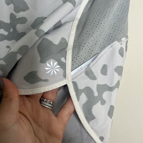 Athleta Track This Leopard Gray Running Short Size Large - Picture 6 of 12