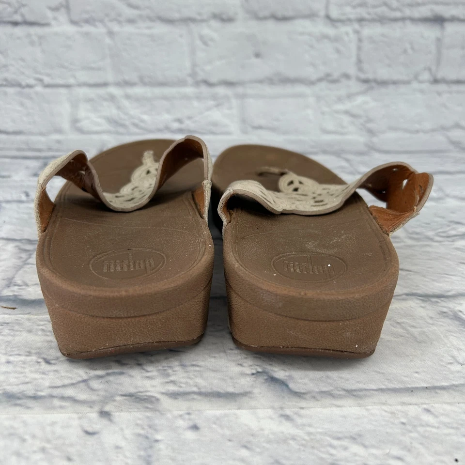 Sandalia de cuña FitFlop Bumble para mujer talla 9 cómoda para caminar cuero diseño de encaje toboganes Foto 2 de 4