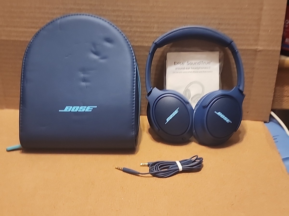 Bose SoundTrueヘッドホン ケース付き Amazon.com: Bose SoundTrue Headphones Around-Ear Style