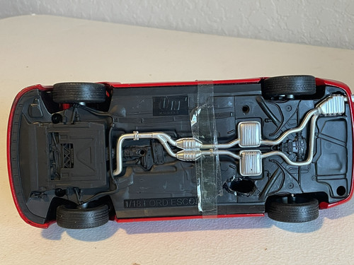 1/18 UT Models Ford Escort Cosworth Red (See Pictures) - Picture 8 of 8