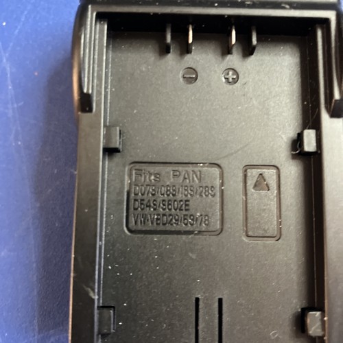 PREMIUM TECH DIGITAL CAMERA BATTERY CHARGER. Output 8.4V DC & 700mA. EXCELLENT. - Picture 2 of 7