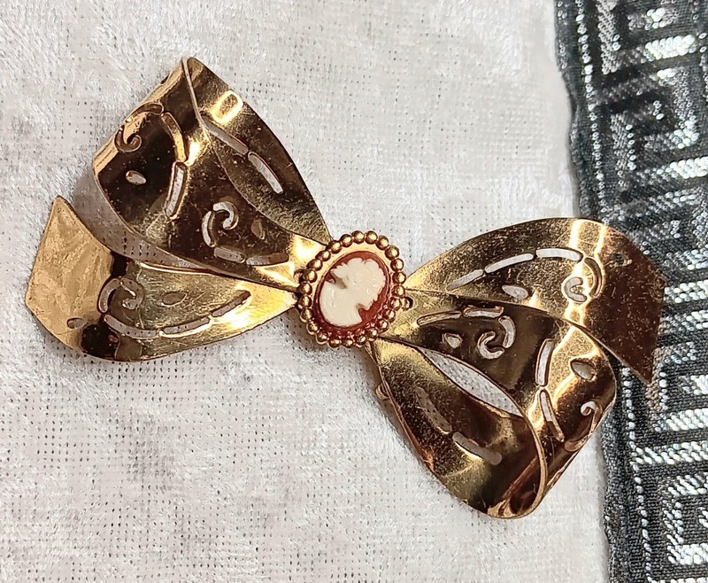 Vintage Cameo Coro Signed Estate Ribbon Bow Gold Tone Pin Brooch - Gorgeous! #35
